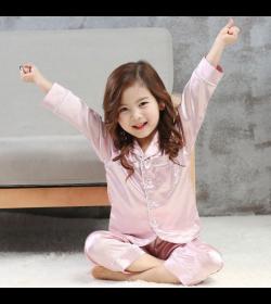 倡导让儿童和青少年参加建立更安好的数字将来